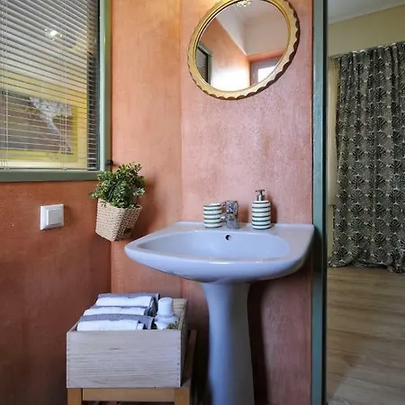 Apartment F & B Collection - Seaview Mini Penthouse